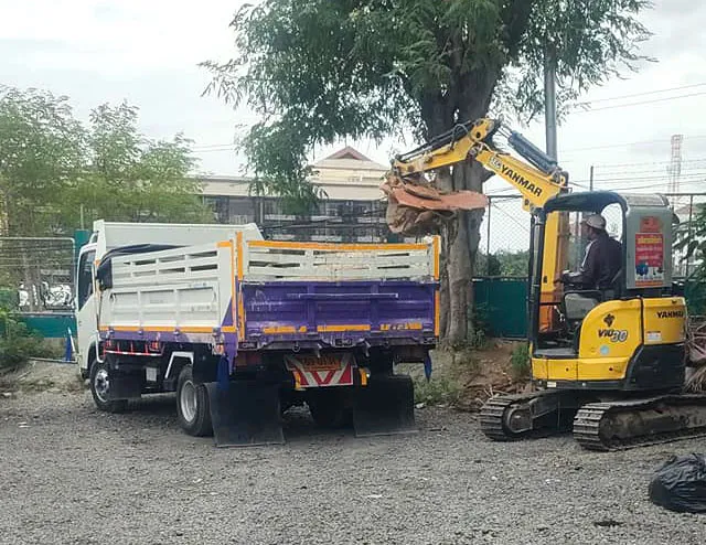 บริการให้เช่ารถหกล้อดั๊ม ศรีราชา ชลบุรี | ให้เช่ารถแม็คโครเล็ก PC35 รถเจซีบี รถหกล้อดั้ม 