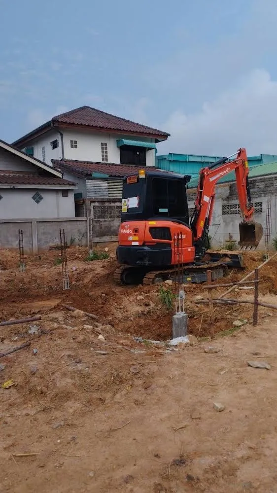 บริการให้เช่ารถแม็คโครเล็ก (PC35) ศรีราชา ชลบุรี | ให้เช่ารถแม็คโครเล็ก PC35 รถเจซีบี รถหกล้อดั้ม 